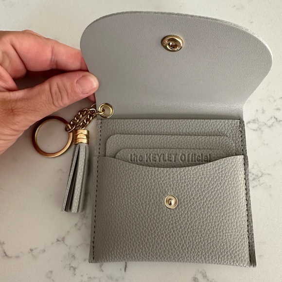 NEW cardholder with keychain - Picture 2 of 3